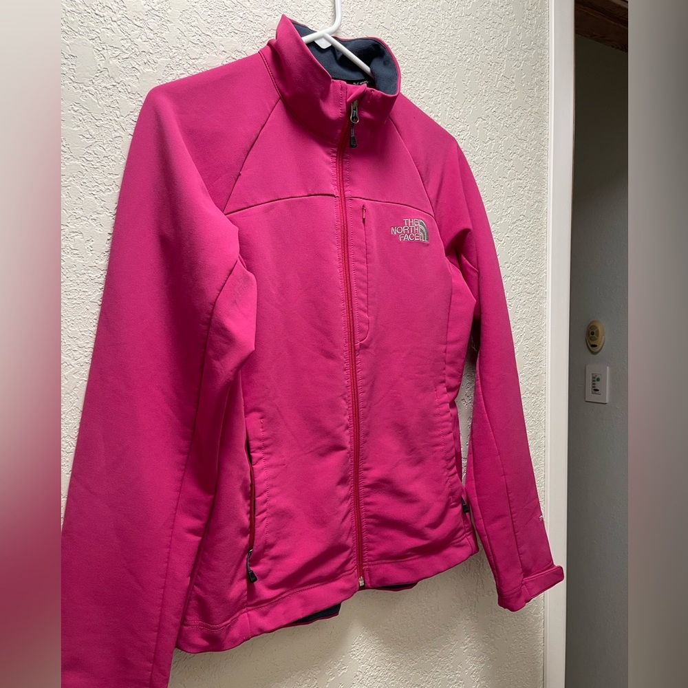 Women’s the north face TNF apex hot pink jacket.